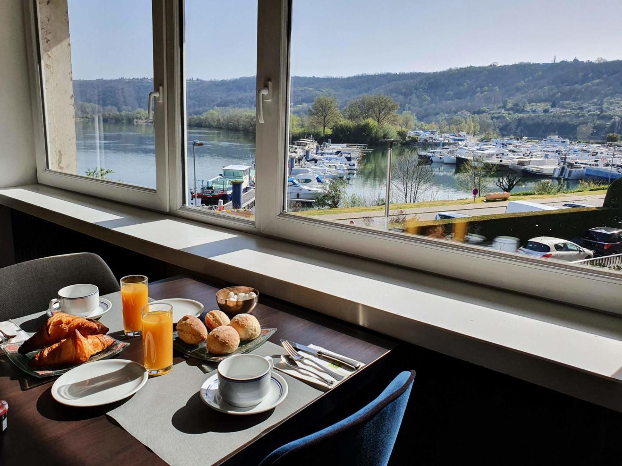 Hotel Le Bellevue Les Roches-de-Condrieu Екстер'єр фото