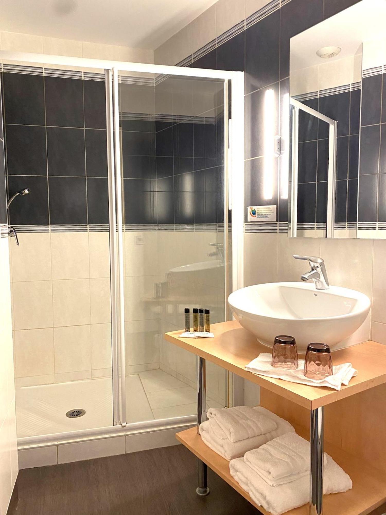 Hotel Le Bellevue Les Roches-de-Condrieu Екстер'єр фото