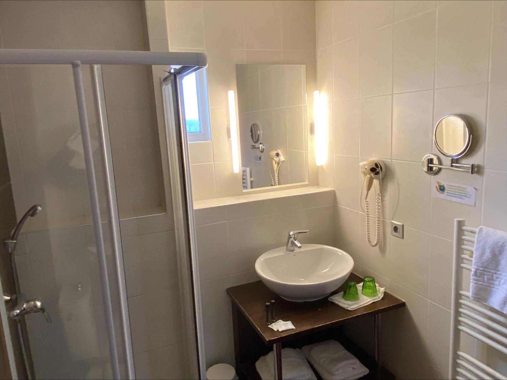 Hotel Le Bellevue Les Roches-de-Condrieu Екстер'єр фото